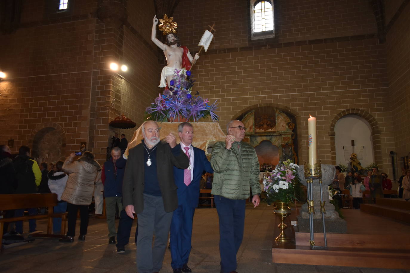 El reencuentro fue igual de hermoso dentro de la Iglesia