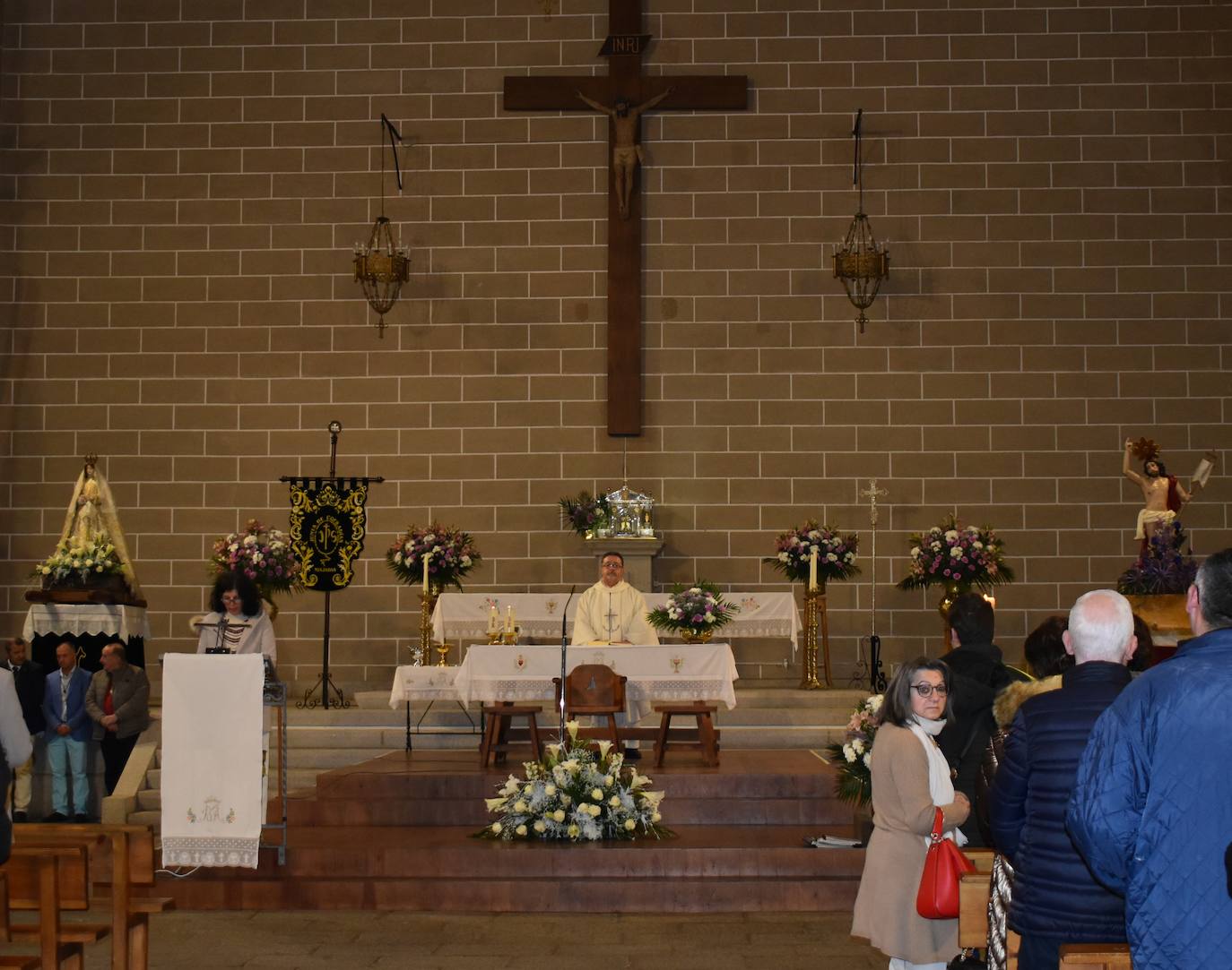 El reencuentro fue igual de hermoso dentro de la Iglesia