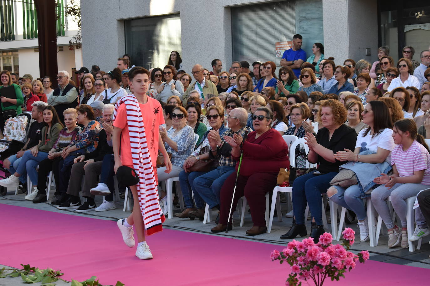 FOTOS: Éxito rotundo del desfile &#039;Miajadas está de moda&#039; (1ª parte)