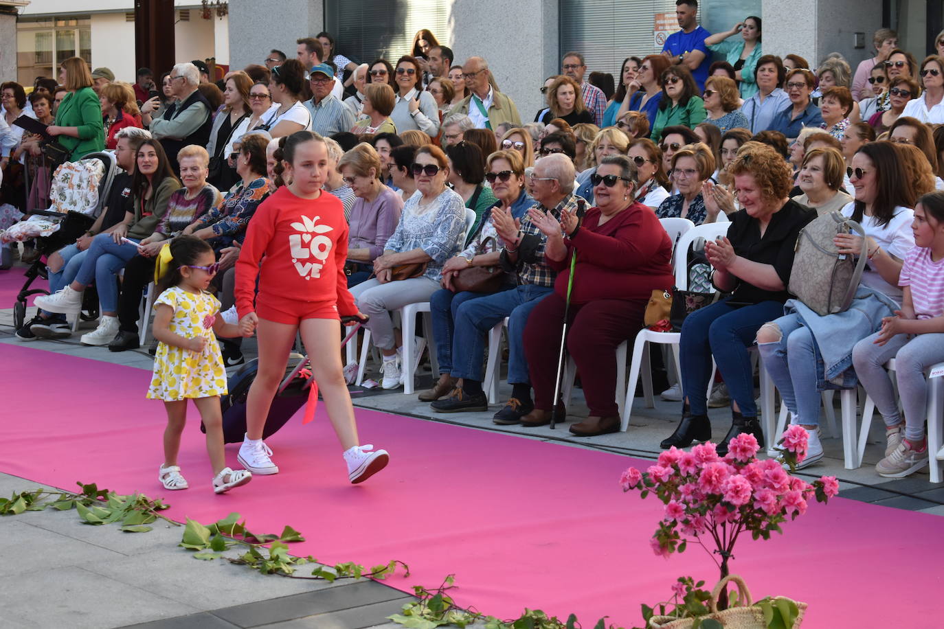 FOTOS: Éxito rotundo del desfile 'Miajadas está de moda' (1ª parte)
