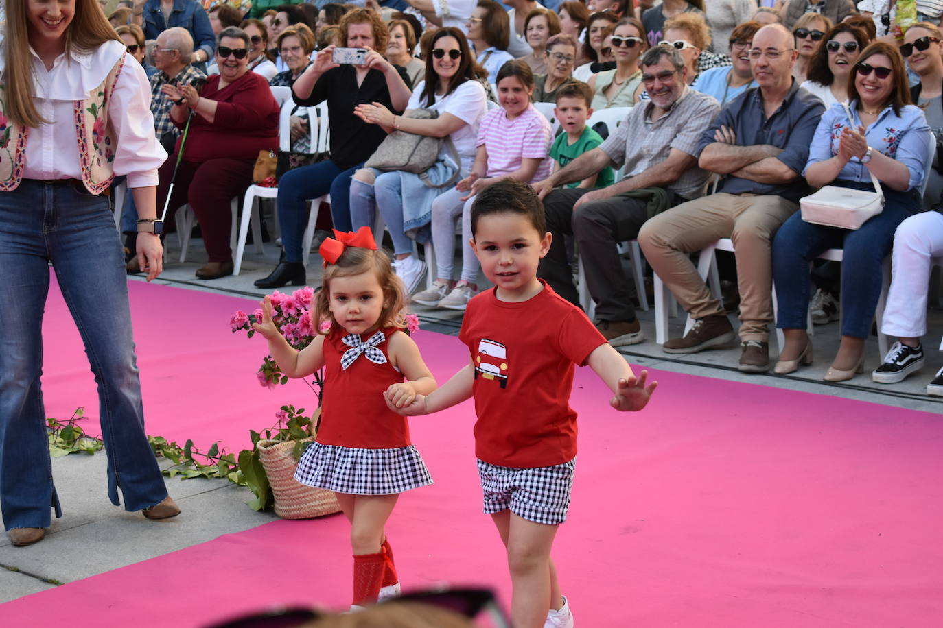 FOTOS: Éxito rotundo del desfile &#039;Miajadas está de moda&#039; (1ª parte)