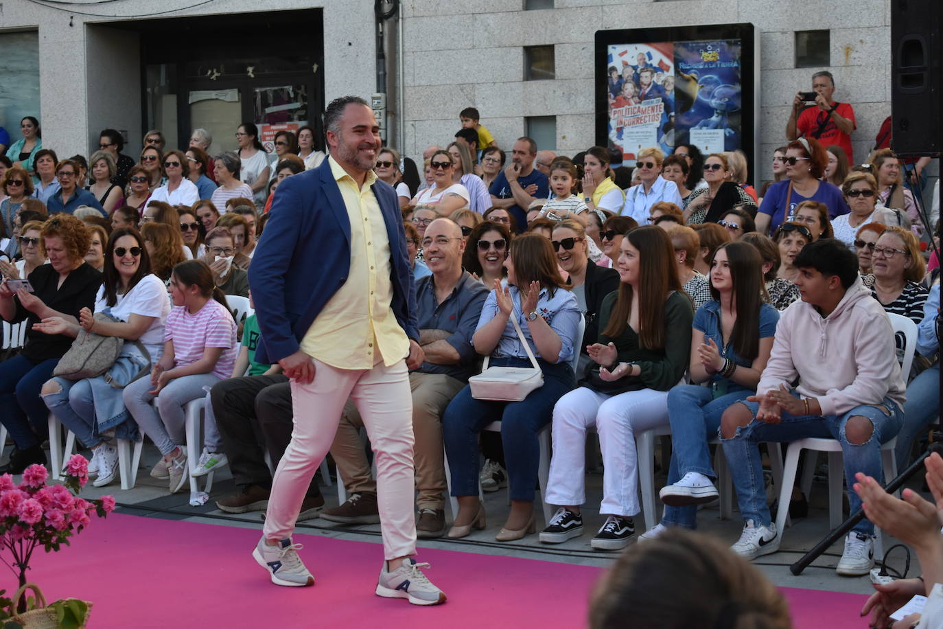 FOTOS: Éxito rotundo del desfile 'Miajadas está de moda' (1ª parte)