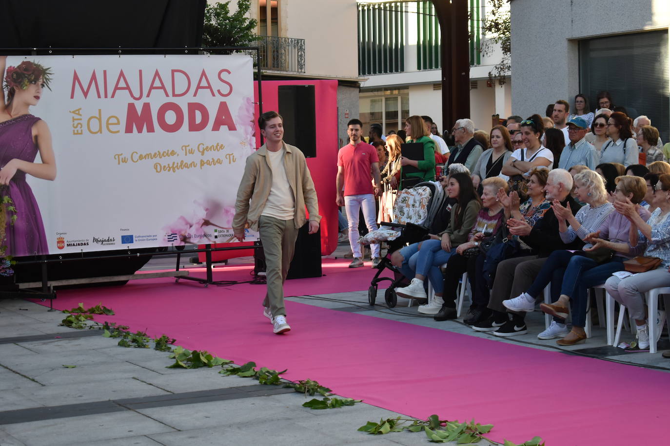 FOTOS: Éxito rotundo del desfile &#039;Miajadas está de moda&#039; (1ª parte)