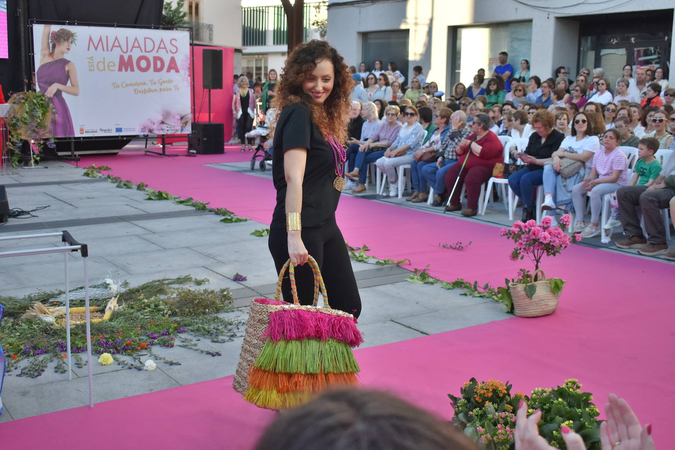 FOTOS: Éxito rotundo del desfile &#039;Miajadas está de moda&#039; (1ª parte)