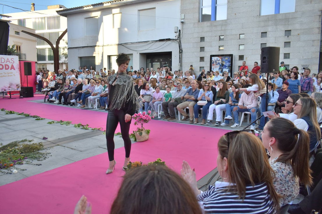FOTOS: Éxito rotundo del desfile 'Miajadas está de moda' (1ª parte)