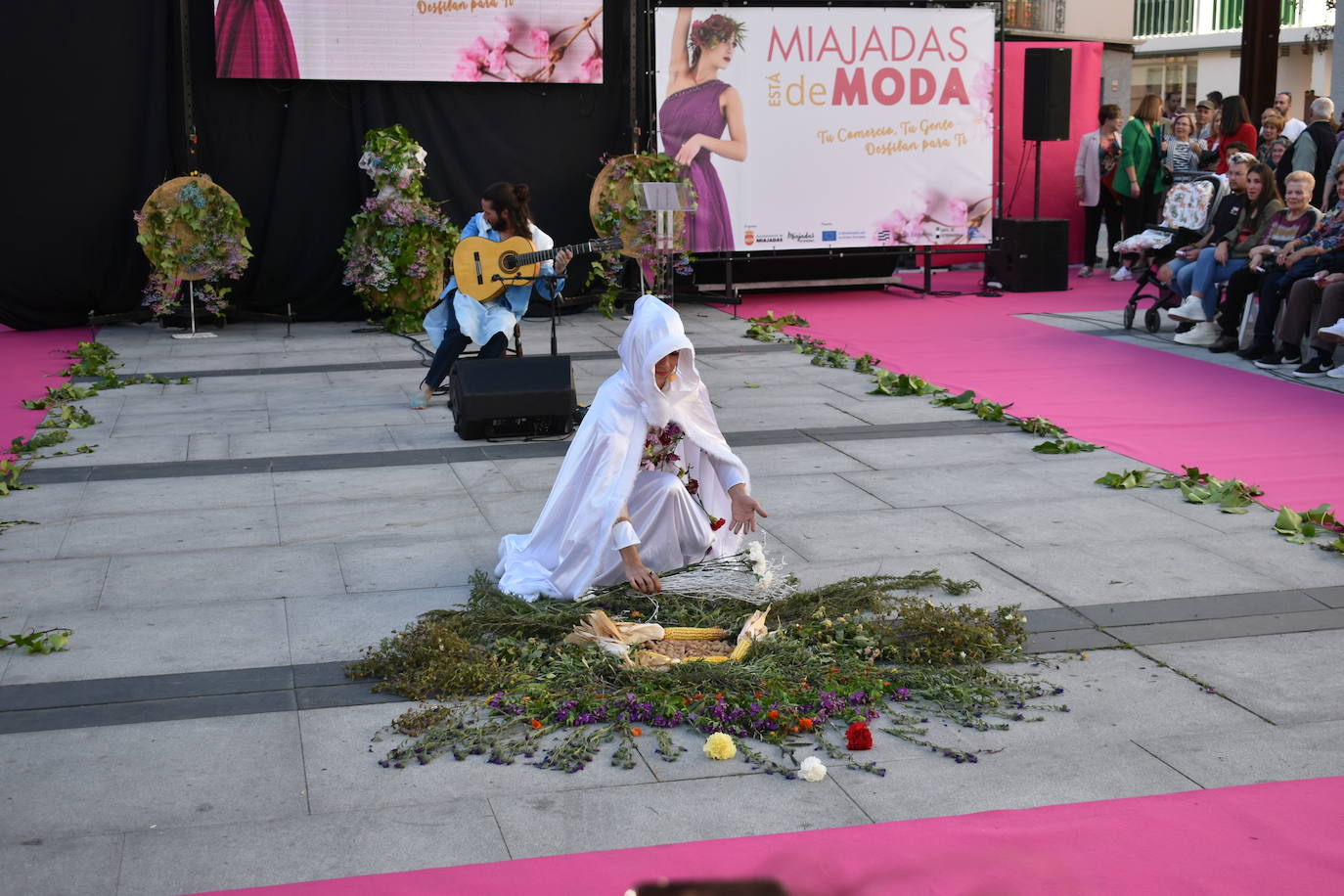 FOTOS: Éxito rotundo del desfile 'Miajadas está de moda' (1ª parte)