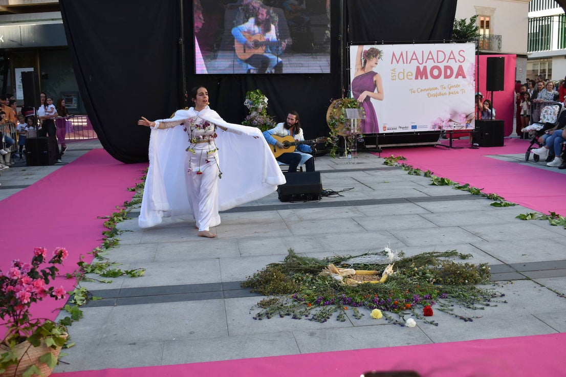 FOTOS: Éxito rotundo del desfile 'Miajadas está de moda' (1ª parte)