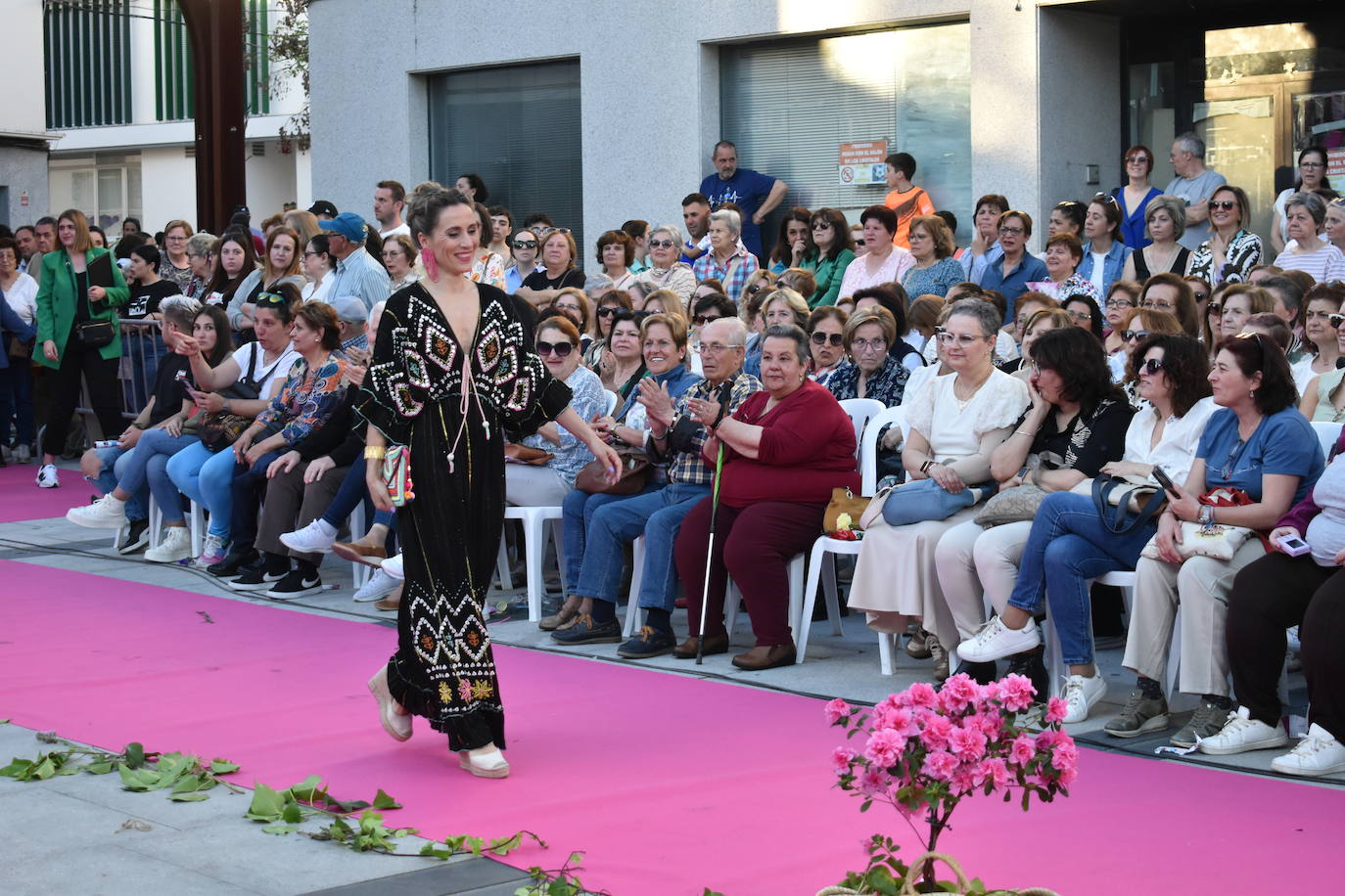 FOTOS: 'Miajadas está de moda… y de fiesta' con los mejores diseños para eventos (2ª parte)