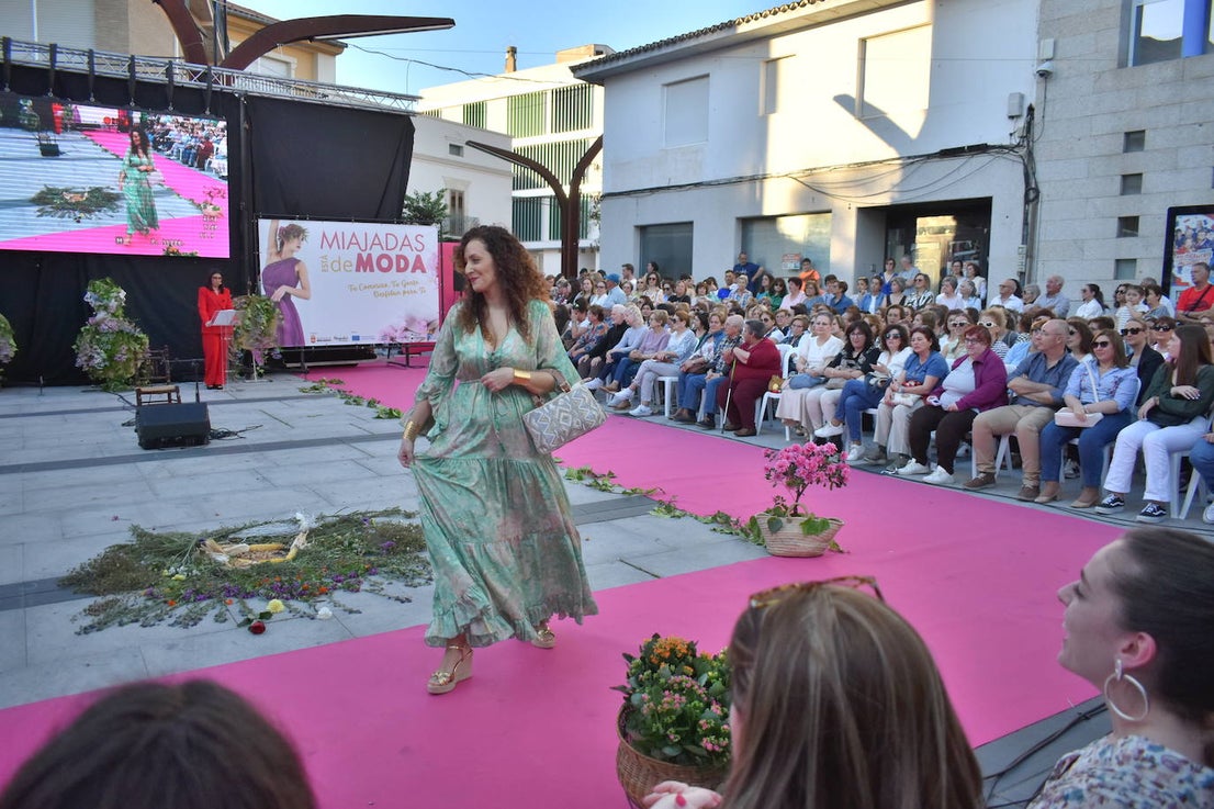 FOTOS: 'Miajadas está de moda… y de fiesta' con los mejores diseños para eventos (2ª parte)