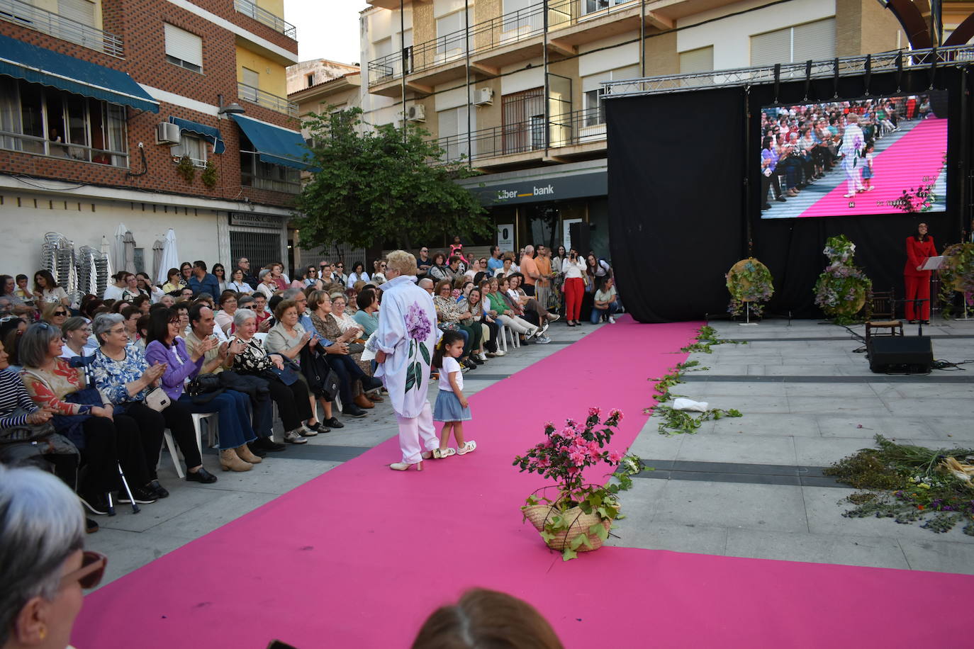 FOTOS: 'Miajadas está de moda… y de fiesta' con los mejores diseños para eventos (2ª parte)