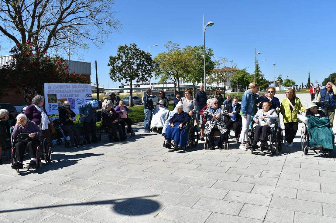 Fotos: El Torrente Ballester y San Martín de Porres corren juntos por la ELA