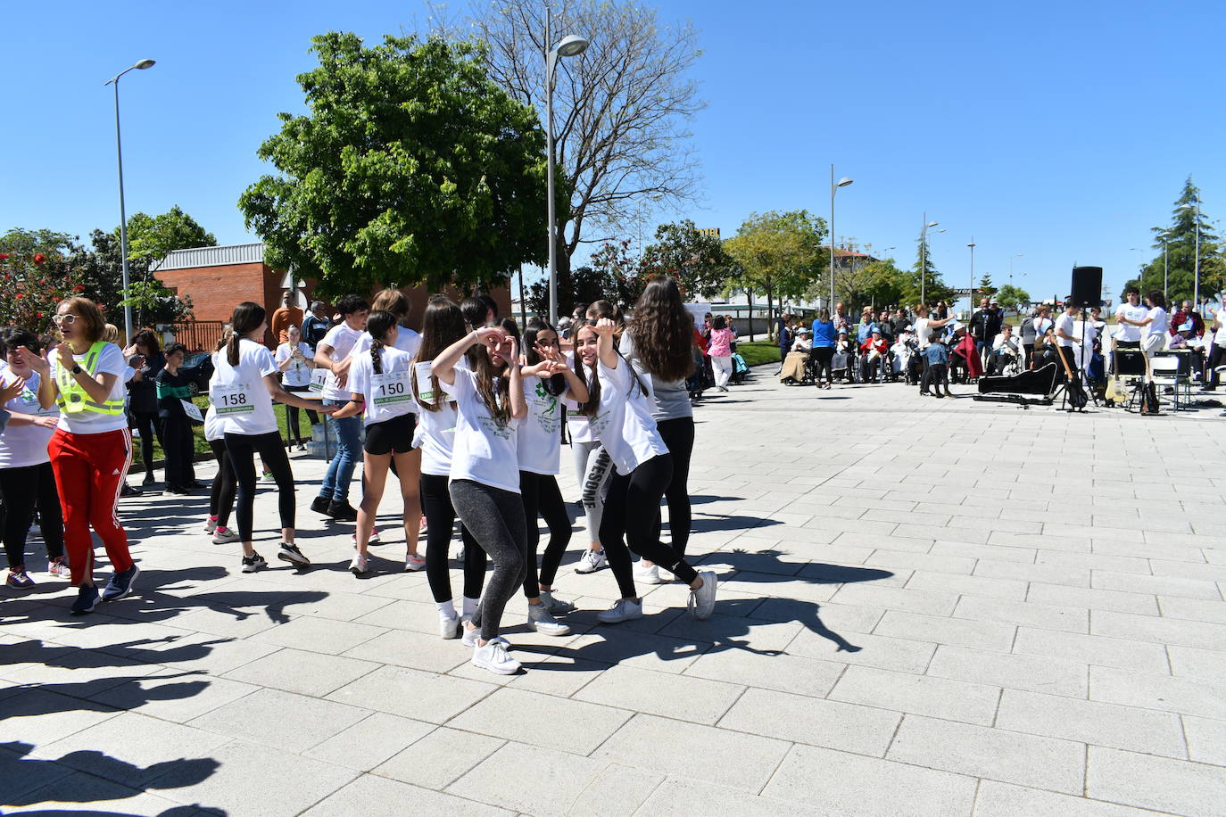 Fotos: El Torrente Ballester y San Martín de Porres corren juntos por la ELA