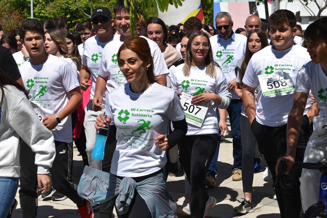 Fotos: El Torrente Ballester y San Martín de Porres corren juntos por la ELA