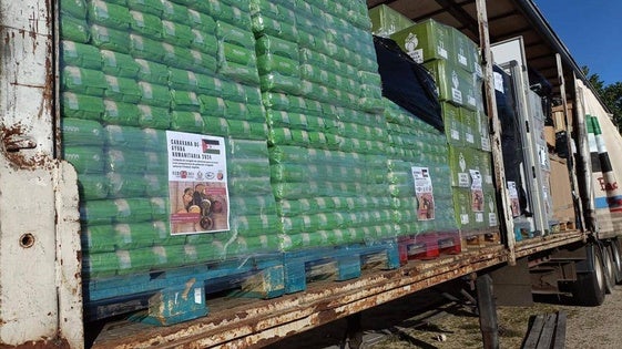 Parte de Extremadura una caravana de alimentos hacia los campamentos de refugiados Saharauis
