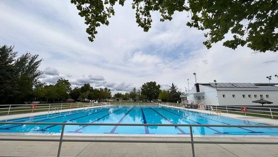 Los miajadeños ansían la apertura de la piscina de verano para paliar el calor