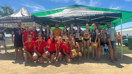 Las pistas de arena de Miajadas acogieron el XIX Torneo Voley Playa 'Mujer y Deporte'