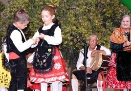 La escuela de danzas 'La Dehesilla' celebró el V festival infantil 'Irene Correyero'