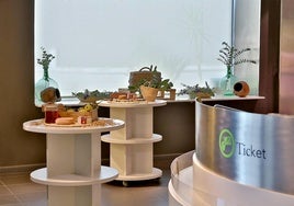 La quesería cuenta con casi 5.000 metros cuadrados, un equijpo de ocho trabajadores y el único centro de interpretación de la Torta del Casar de la región.