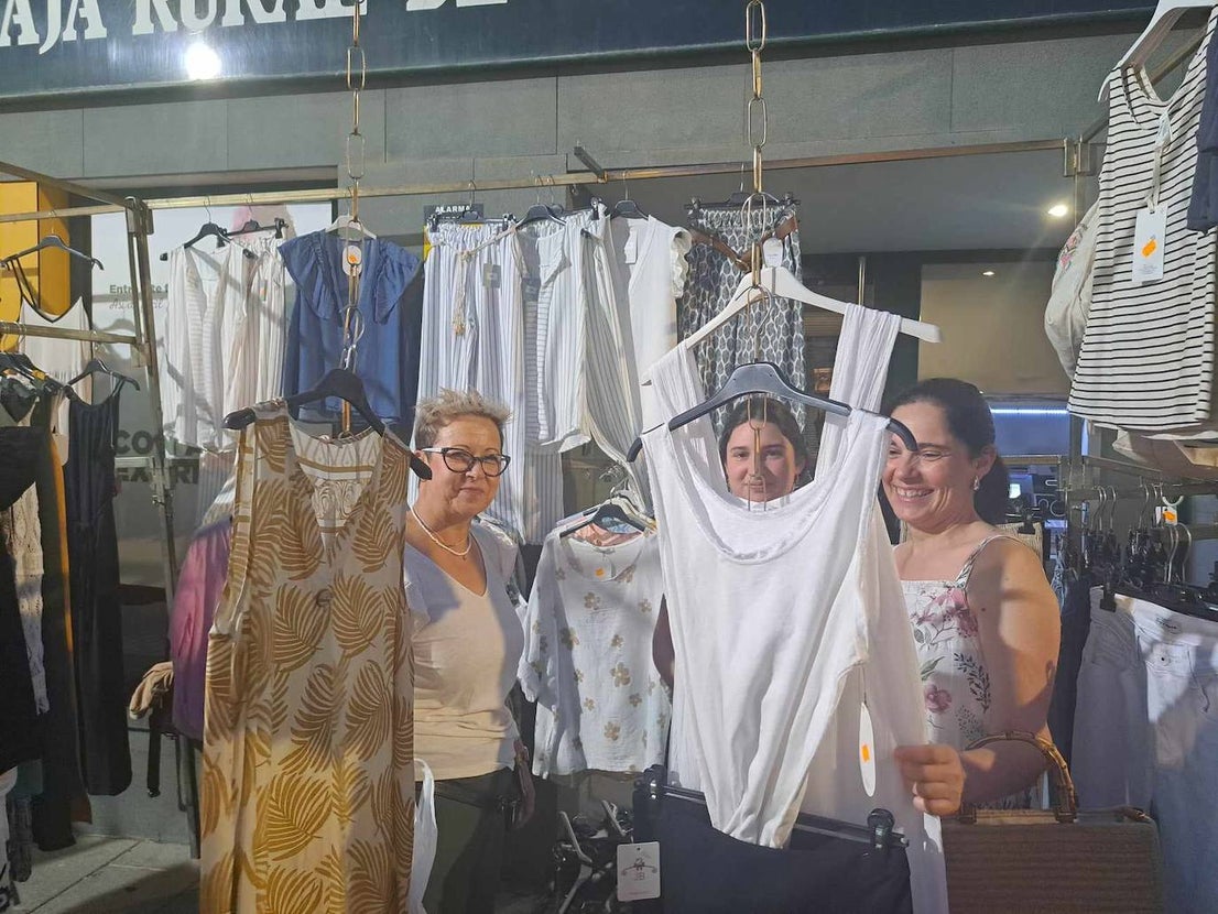 FOTOS: La moda se hace con la noche miajadeña
