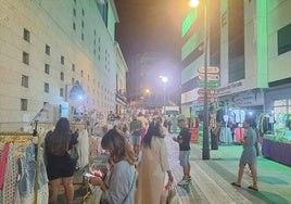 Más de 20 comerciantes salieron a la calle hasta la medianoche.