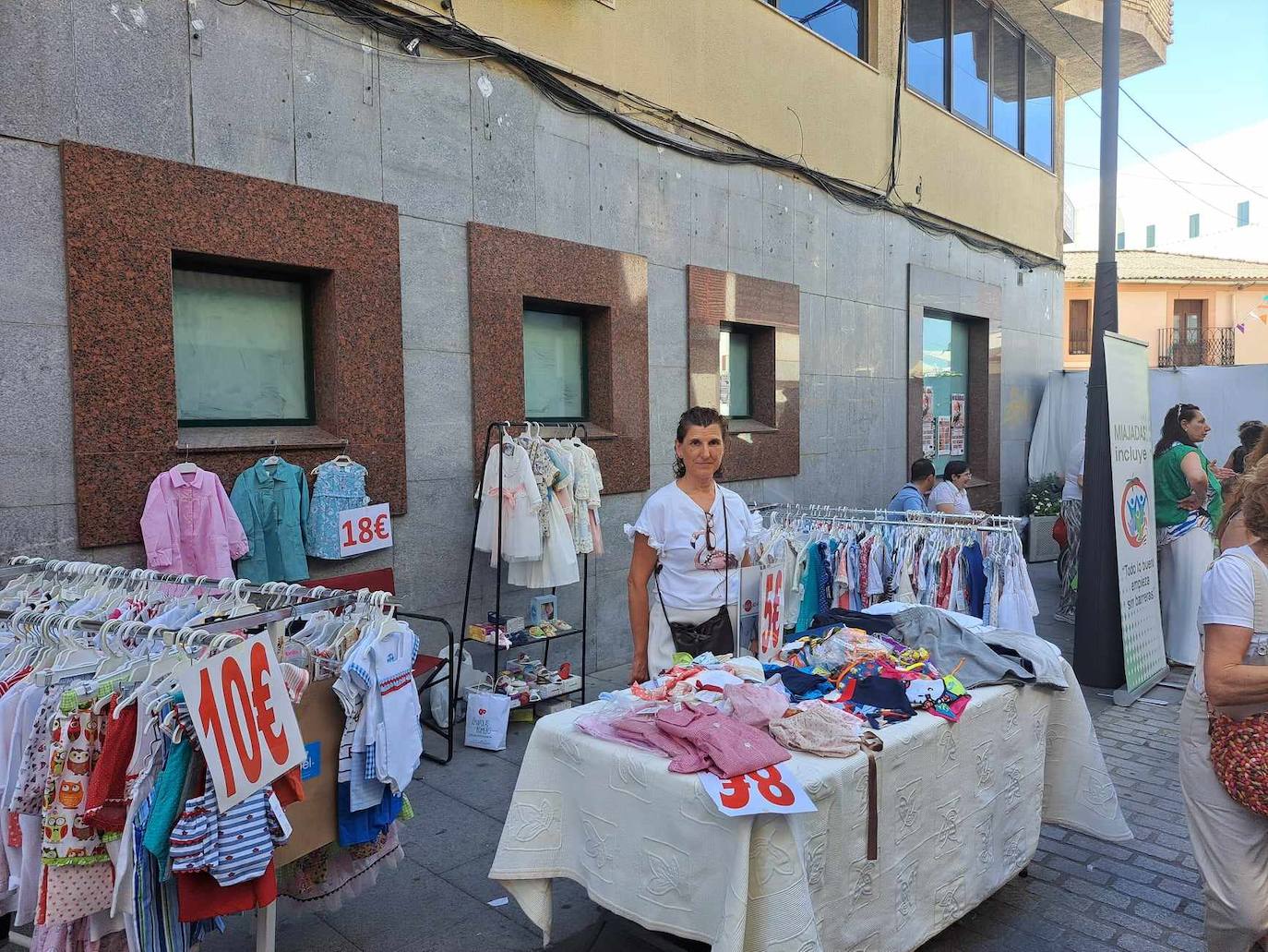 FOTOS: Más de 40 establecimientos se lanzan a la calle