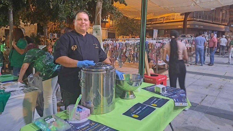 «Me siento realizado cuando ofrezco una sonrisa y ayudo a las personas con mi trabajo»
