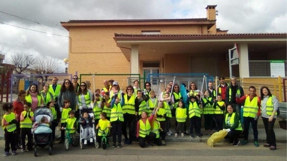 El AMPA del colegio García Siñeriz participa en la próxima jornada de recogida de basuraleza