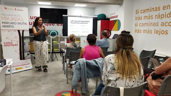 Los comerciantes de Miajadas se forman semanalmente con vídeos de 'Whatsapp Learning'