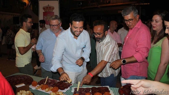 La corporación municipal de Miajadas visita Puçol por el 25 aniversario de su hermanamiento