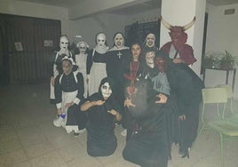 Un total de 720 personas visitaron el pasaje del terror 'El viejo caserón' el 25 y 26 de octubre, dando el pistoletazo de salida a las actividades de Halloween en Miajadas. 80 actores y trabajadores consiguieron hacer de las tres plantas del albergue municipal un caserón donde los sustos y el miedo estuvieron presentes en todo momento