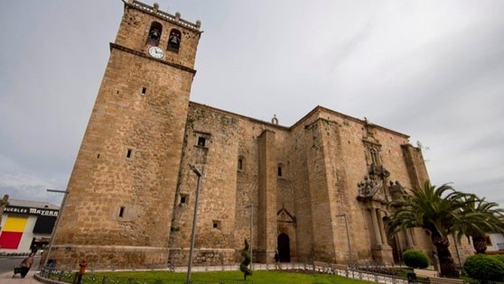 Desde la distancia: «Al cabo de 60 años me pregunto cómo comenzó a edificarse la imponente iglesia de Santiago»