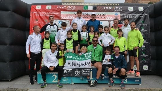 Gran presencia del Club Atletismo Miajadas en la Media maratón y 10 km Condado de Medellín
