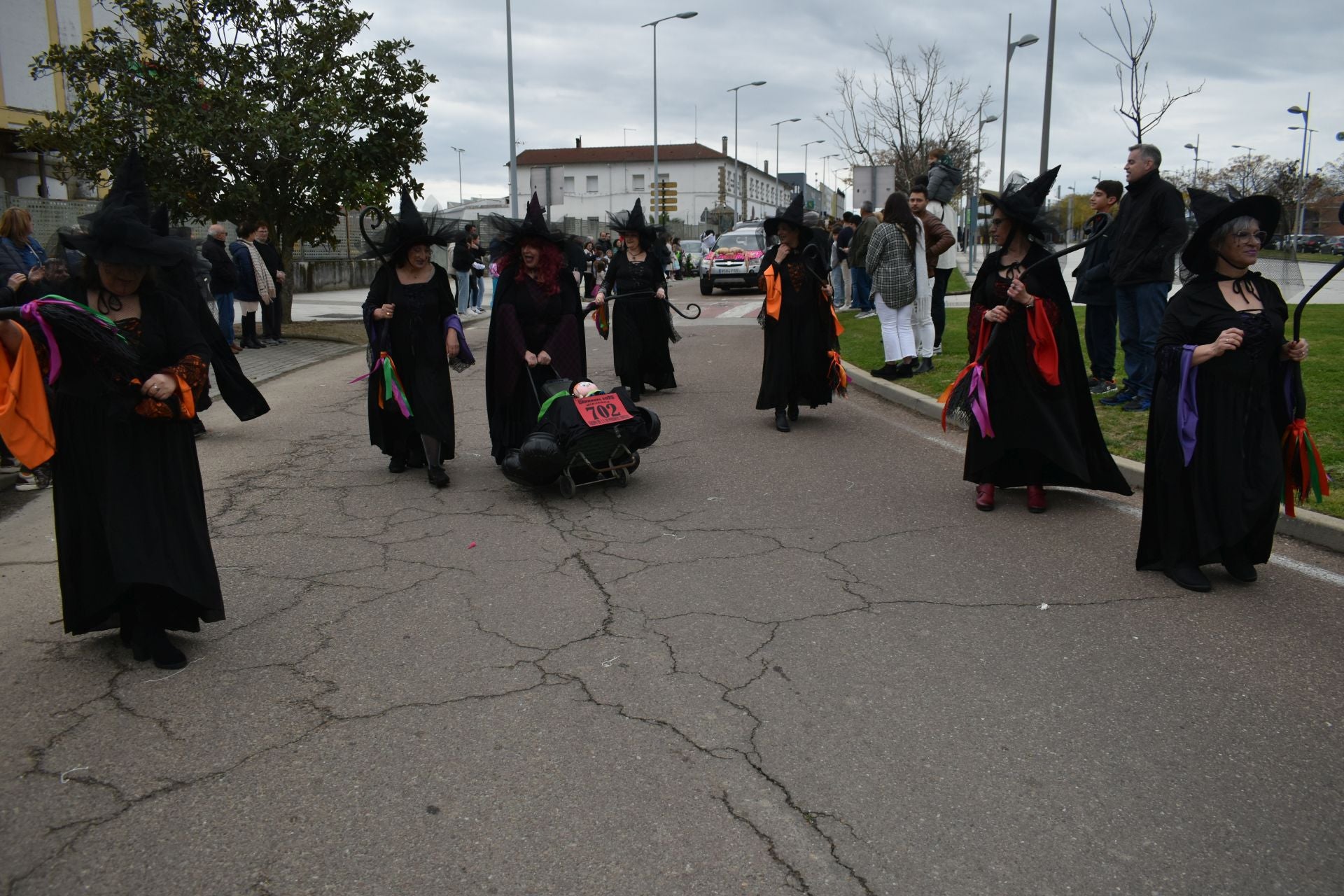 Fotos: Miajadas vive el Carnaval en su gran desfile de comparsas