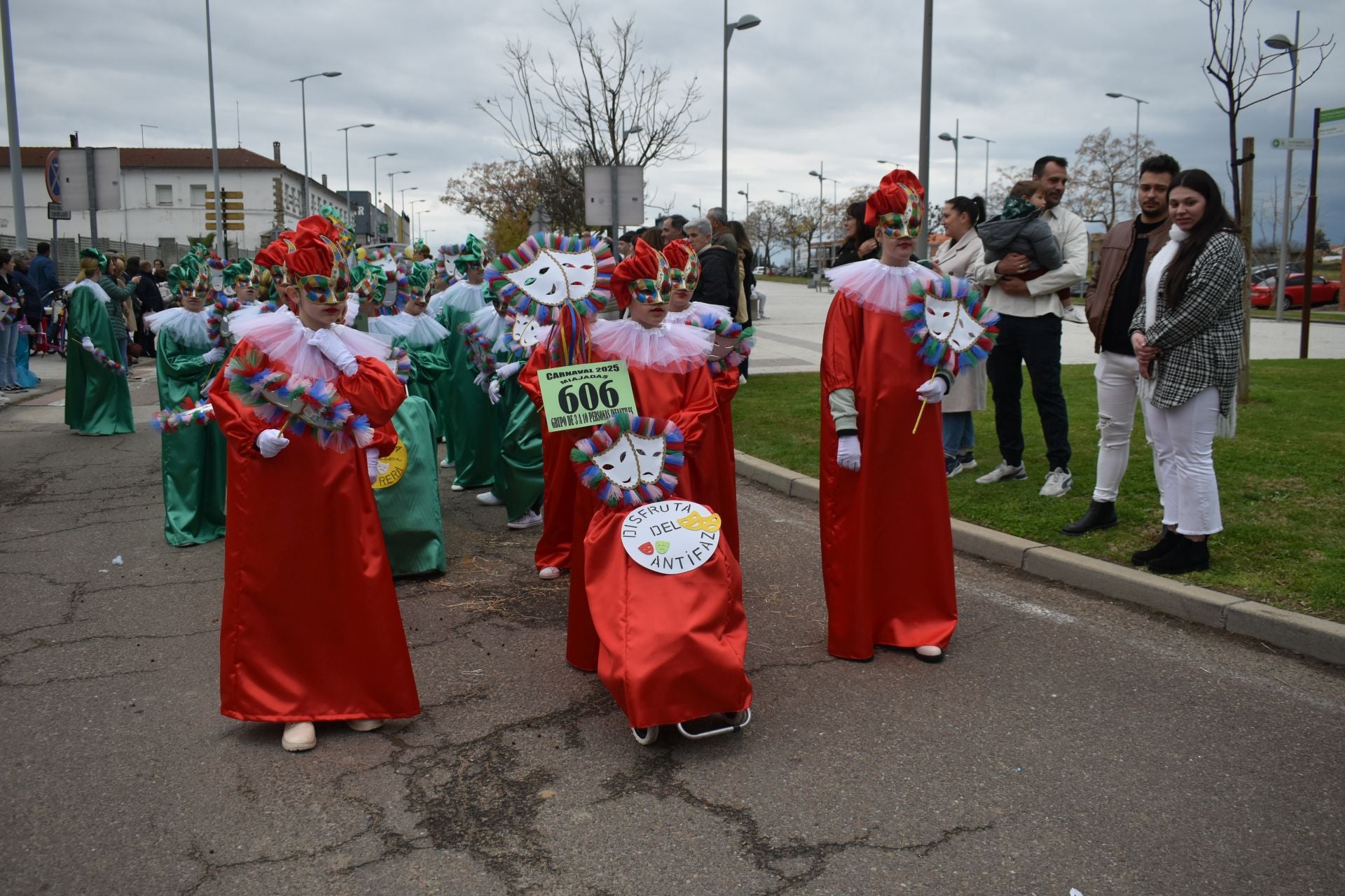 Fotos: Miajadas vive el Carnaval en su gran desfile de comparsas