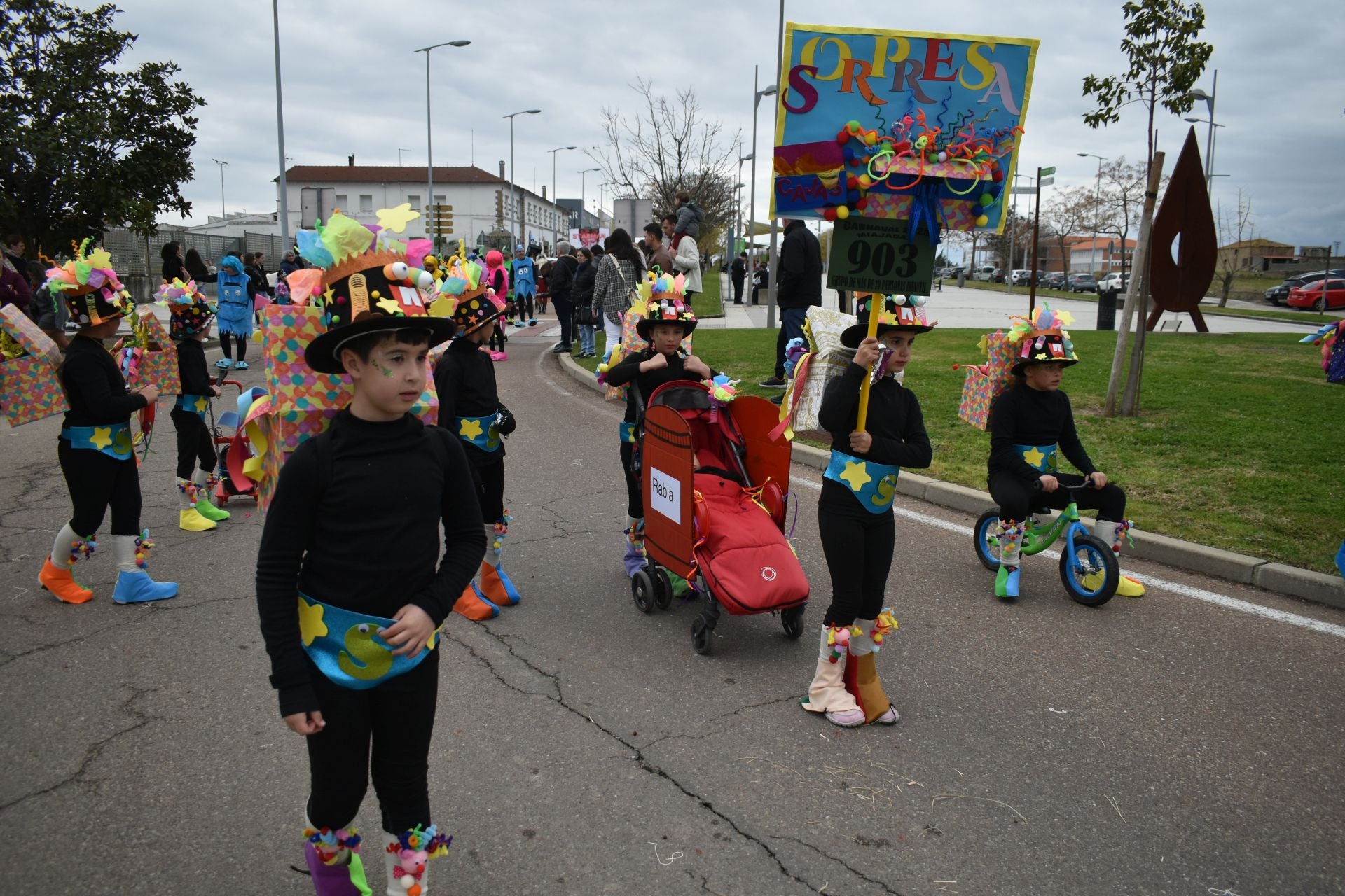 Fotos: Miajadas vive el Carnaval en su gran desfile de comparsas