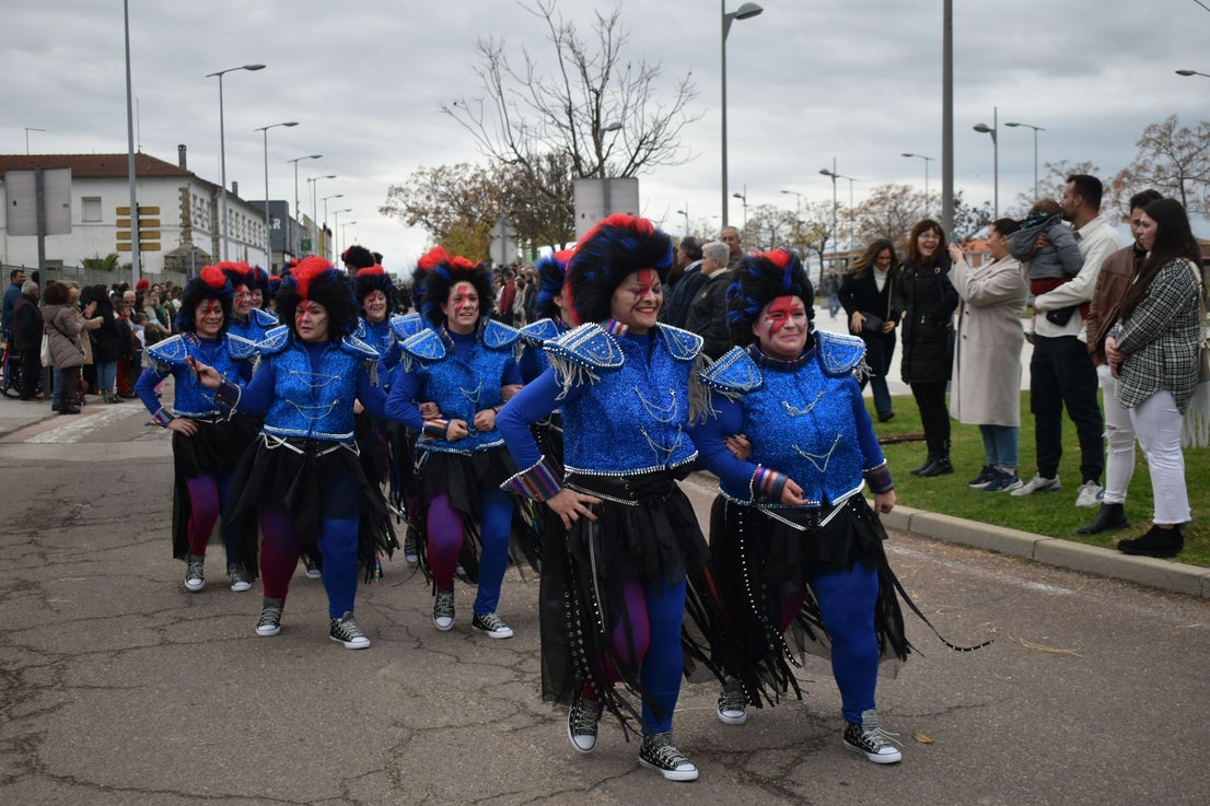 Fotos: Miajadas vive el Carnaval en su gran desfile de comparsas