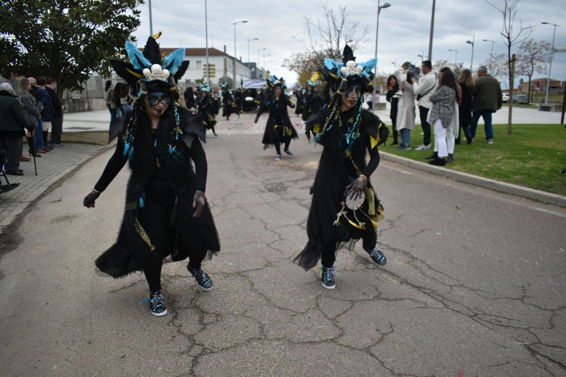 Fotos: Miajadas vive el Carnaval en su gran desfile de comparsas