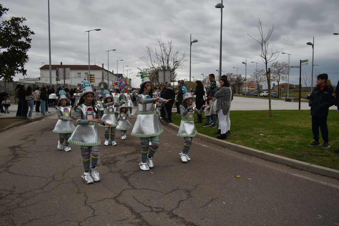 Fotos: Miajadas vive el Carnaval en su gran desfile de comparsas