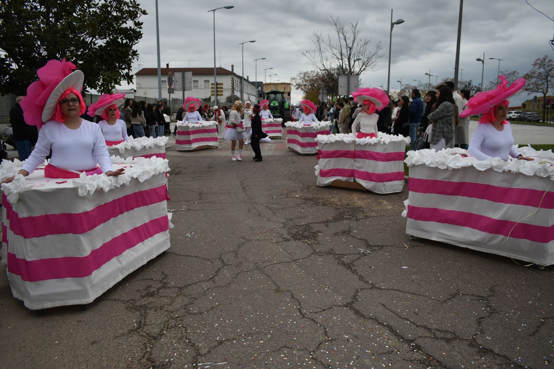 Fotos: Miajadas vive el Carnaval en su gran desfile de comparsas
