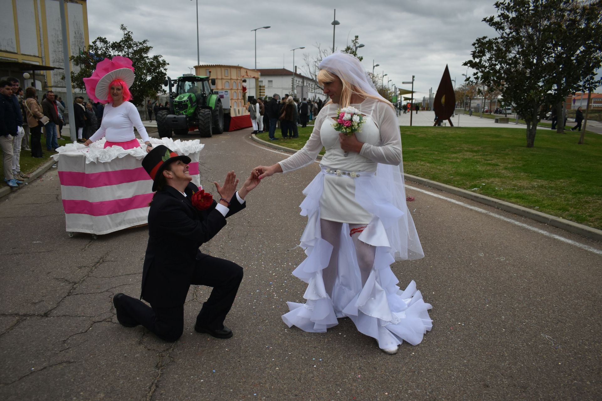 Fotos: Miajadas vive el Carnaval en su gran desfile de comparsas