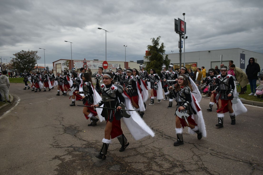 Fotos: Miajadas vive el Carnaval en su gran desfile de comparsas