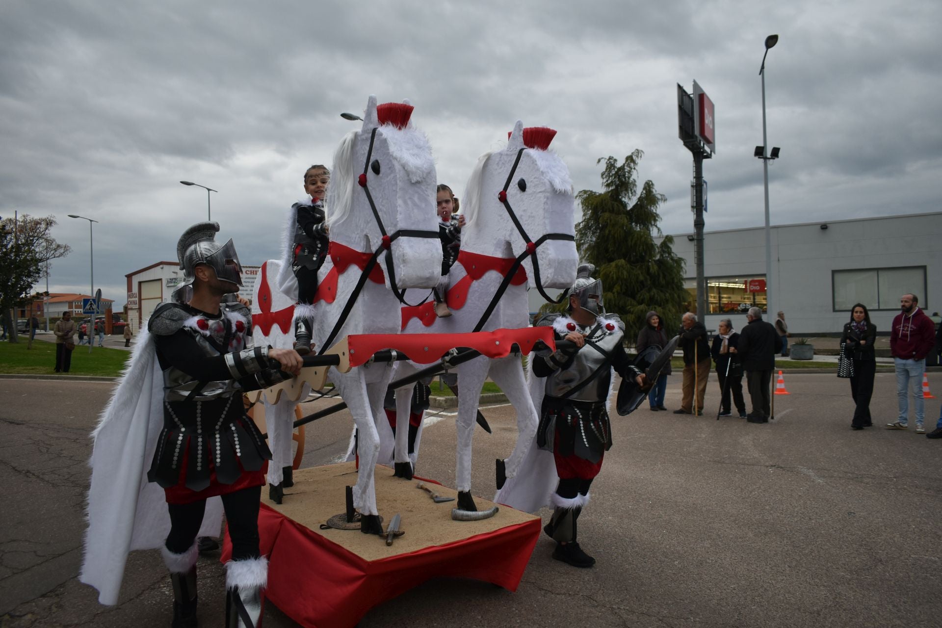 Fotos: Miajadas vive el Carnaval en su gran desfile de comparsas