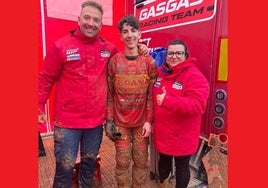 Samuel Tapia siempre va acompañado por su padre y su madre.