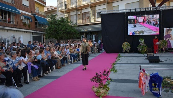 La moda de Miajadas volverá a salir con su II Desfile a pie de calle