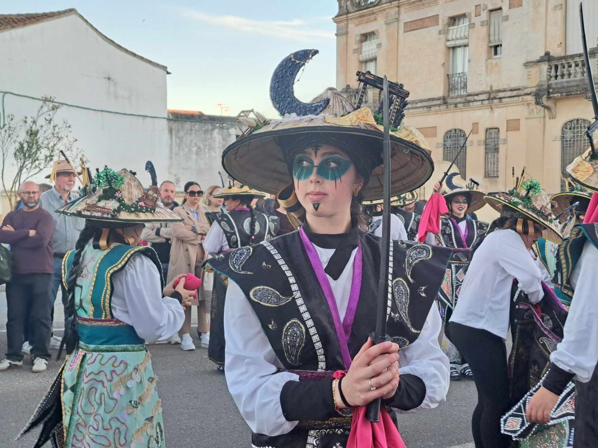 Fotos: 18 comparsas hicieron vibrar en la VI Convivencia Carnavalera de Miajadas
