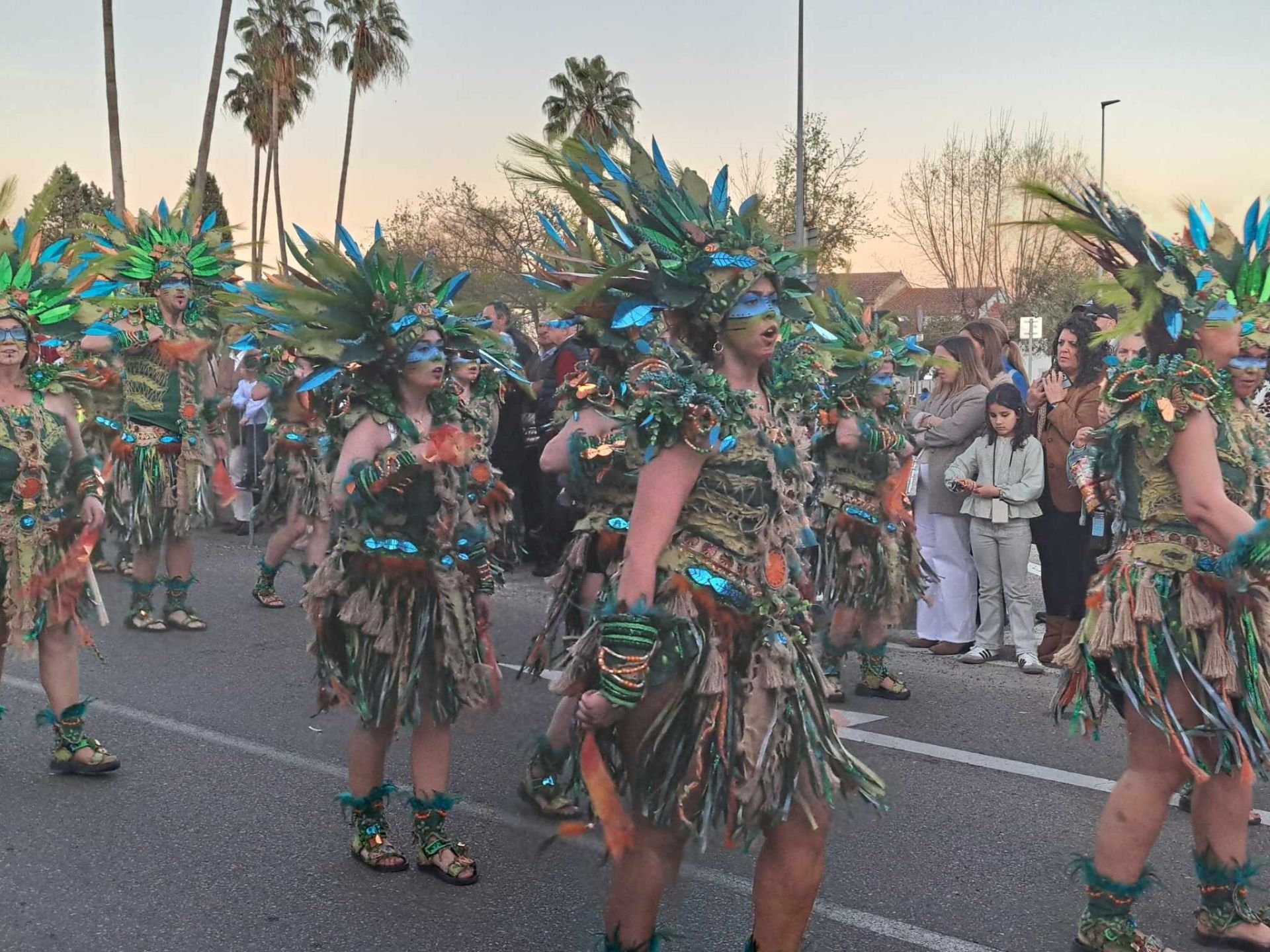 Fotos: 18 comparsas hicieron vibrar en la VI Convivencia Carnavalera de Miajadas