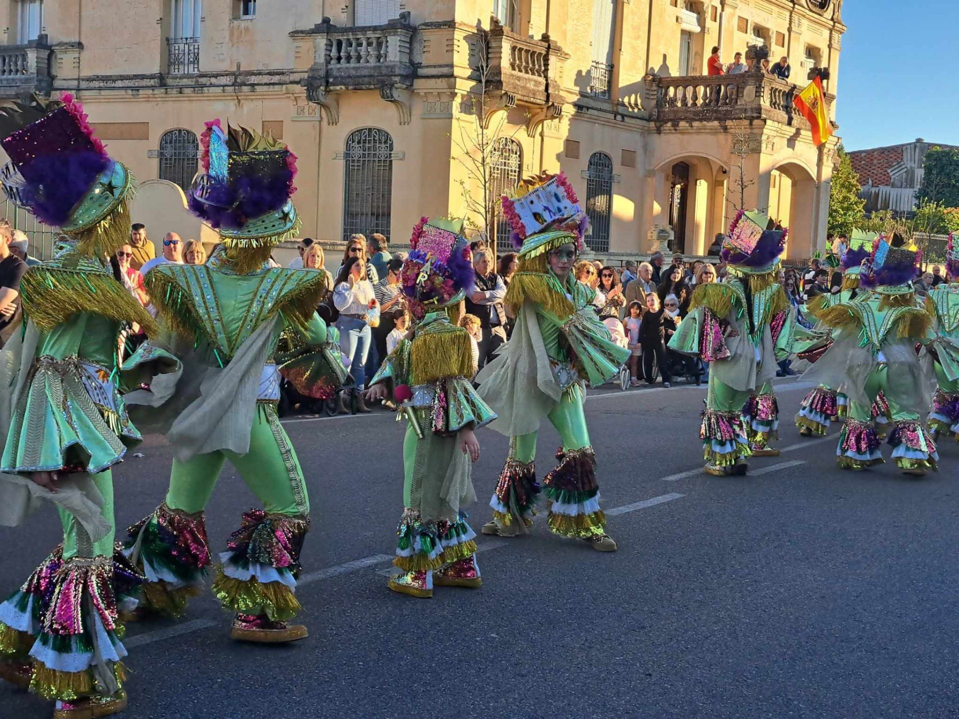 Fotos: 18 comparsas hicieron vibrar en la VI Convivencia Carnavalera de Miajadas
