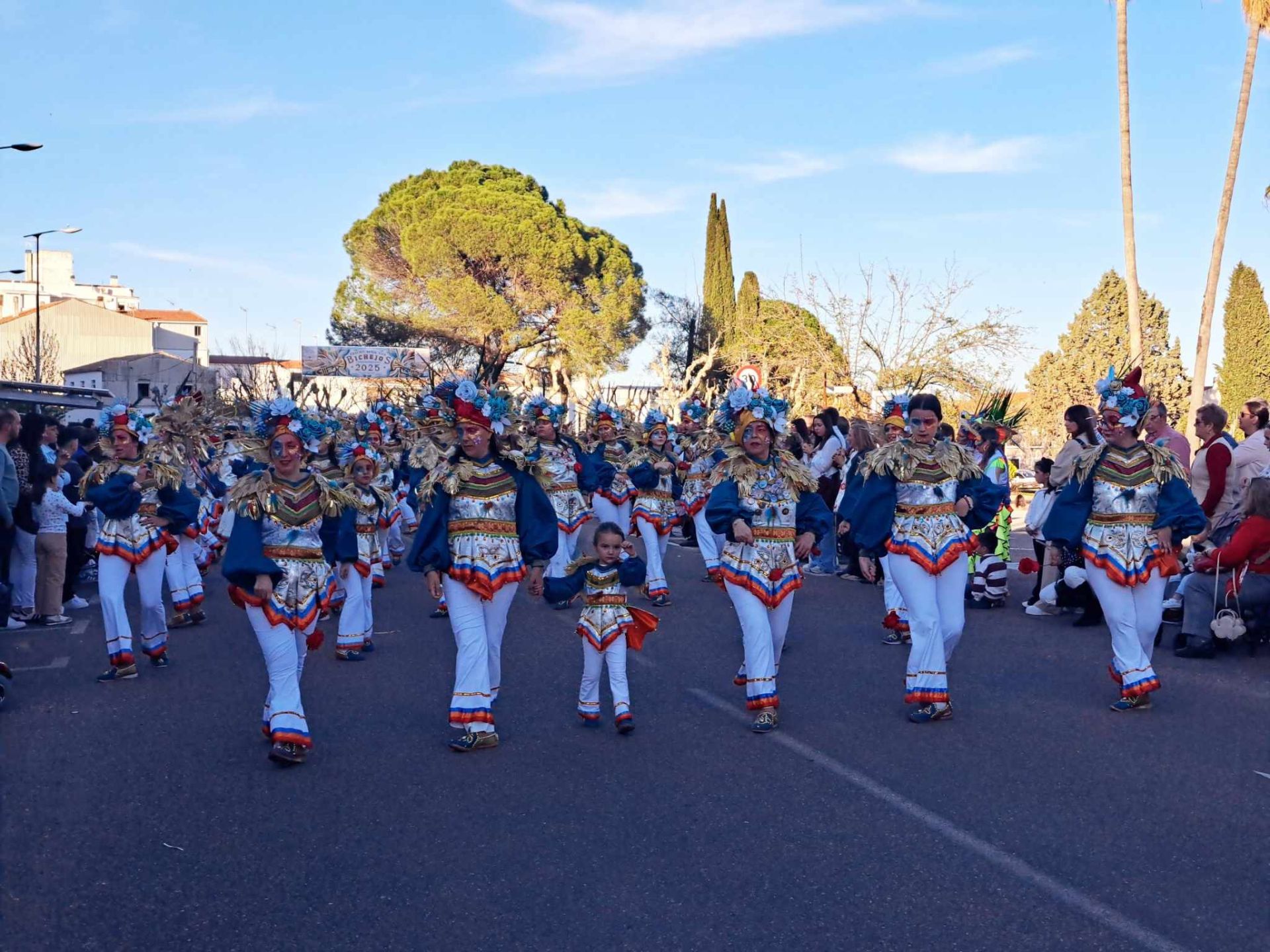 Fotos: 18 comparsas hicieron vibrar en la VI Convivencia Carnavalera de Miajadas