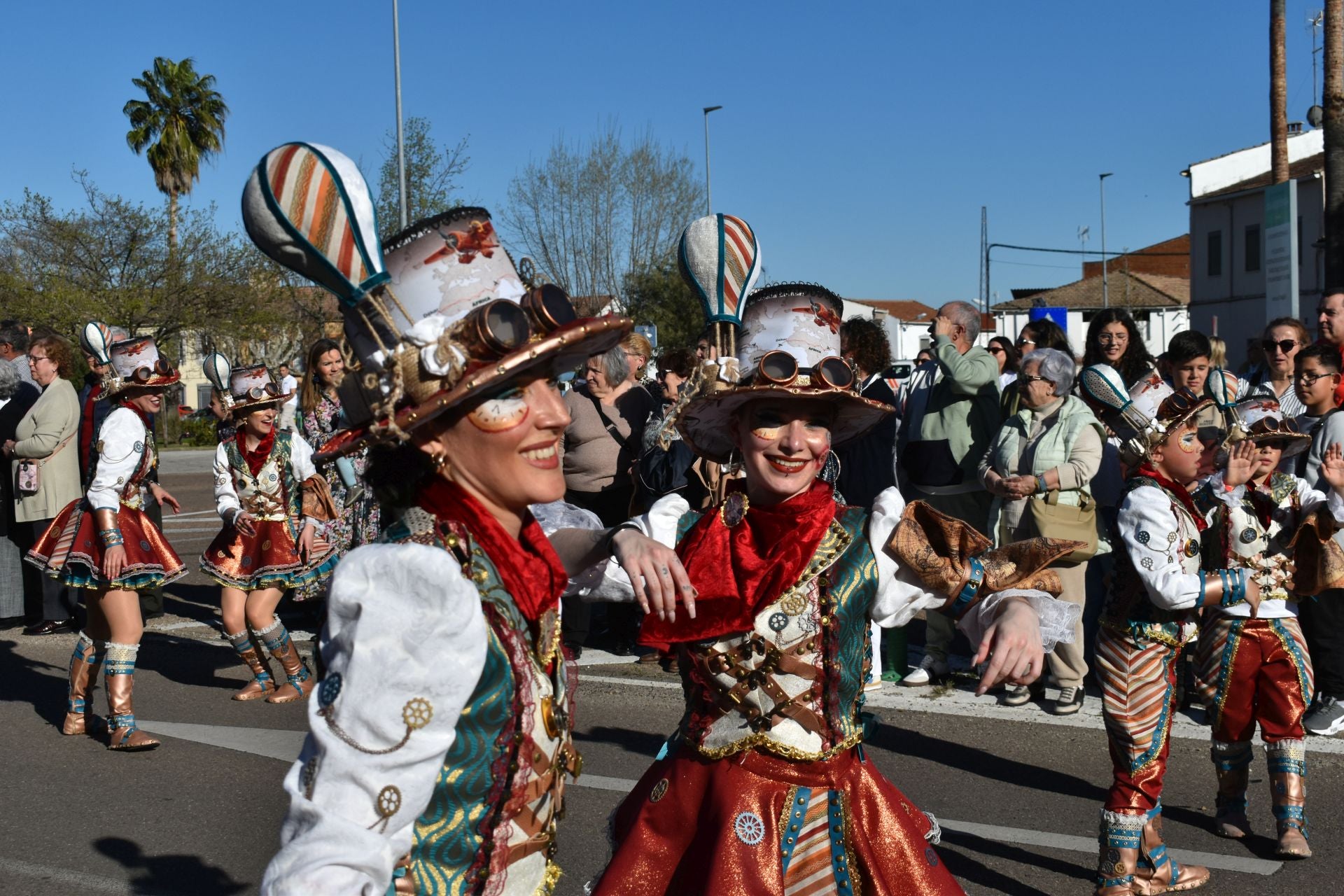 Fotos: 18 comparsas hicieron vibrar en la VI Convivencia Carnavalera de Miajadas