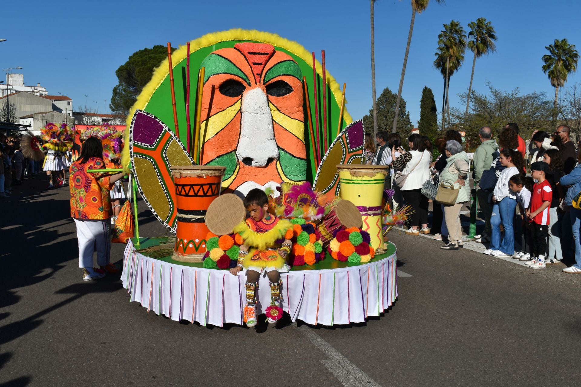Fotos: 18 comparsas hicieron vibrar en la VI Convivencia Carnavalera de Miajadas